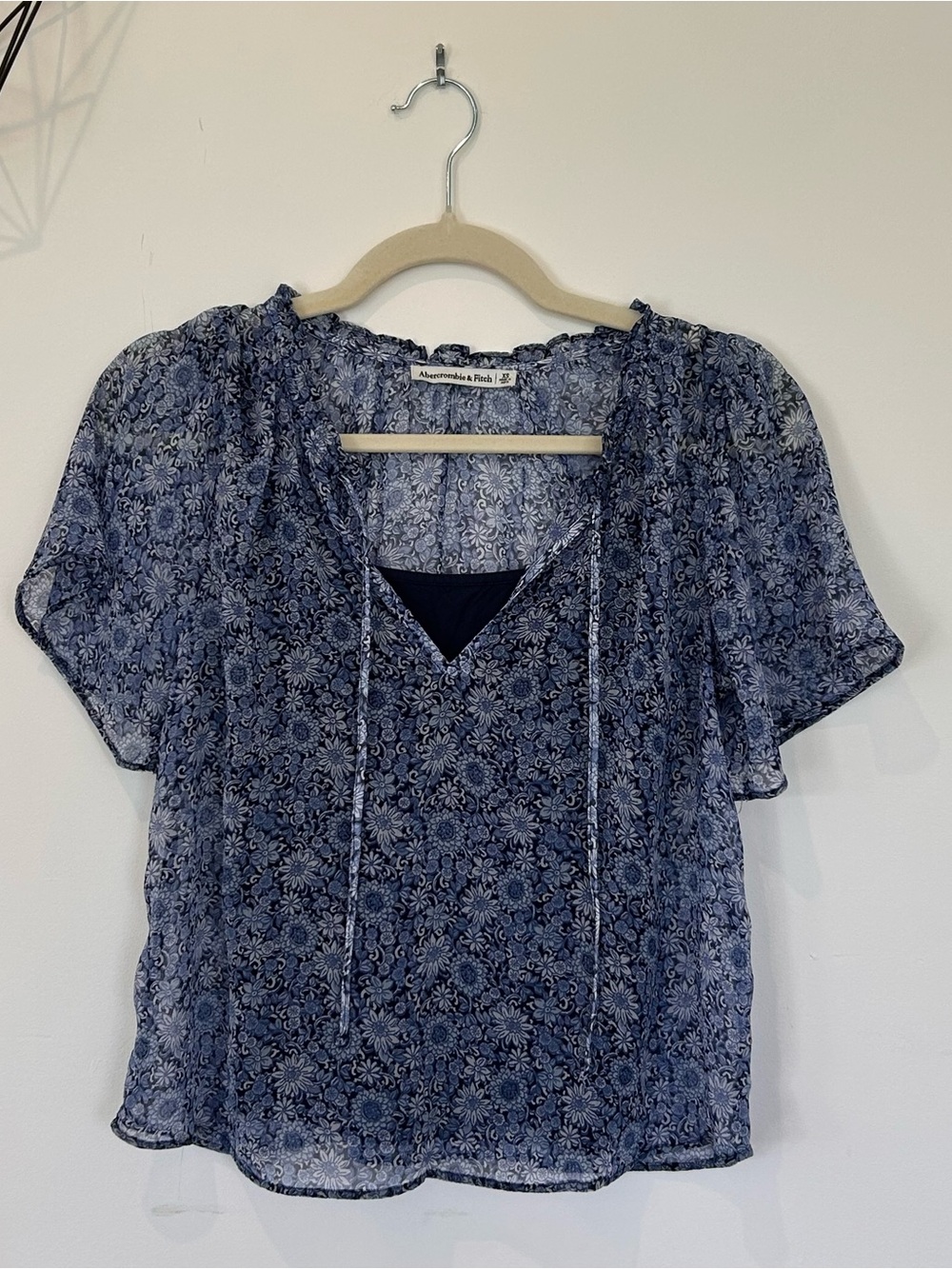 Abercrombie & Fitch Sheer Floral Tie-Neck Blouse — XS